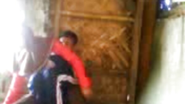 போலி வேசி கெர்ரி லூயிஸ் ஒரு நாய் நிலையில் மிருகத்தனமாக எலும்பு முறிந்தார்